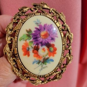 Vintage Brooch Floral Motif ~ Can also be worn as pendant ~ Lovely!